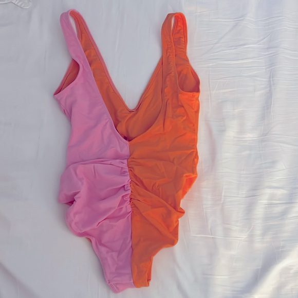 Solid and Striped NWT swimsuit. Size M. Lucia Butterluxe - Picture 3 of 3